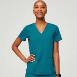 Figs Pacific Blue top